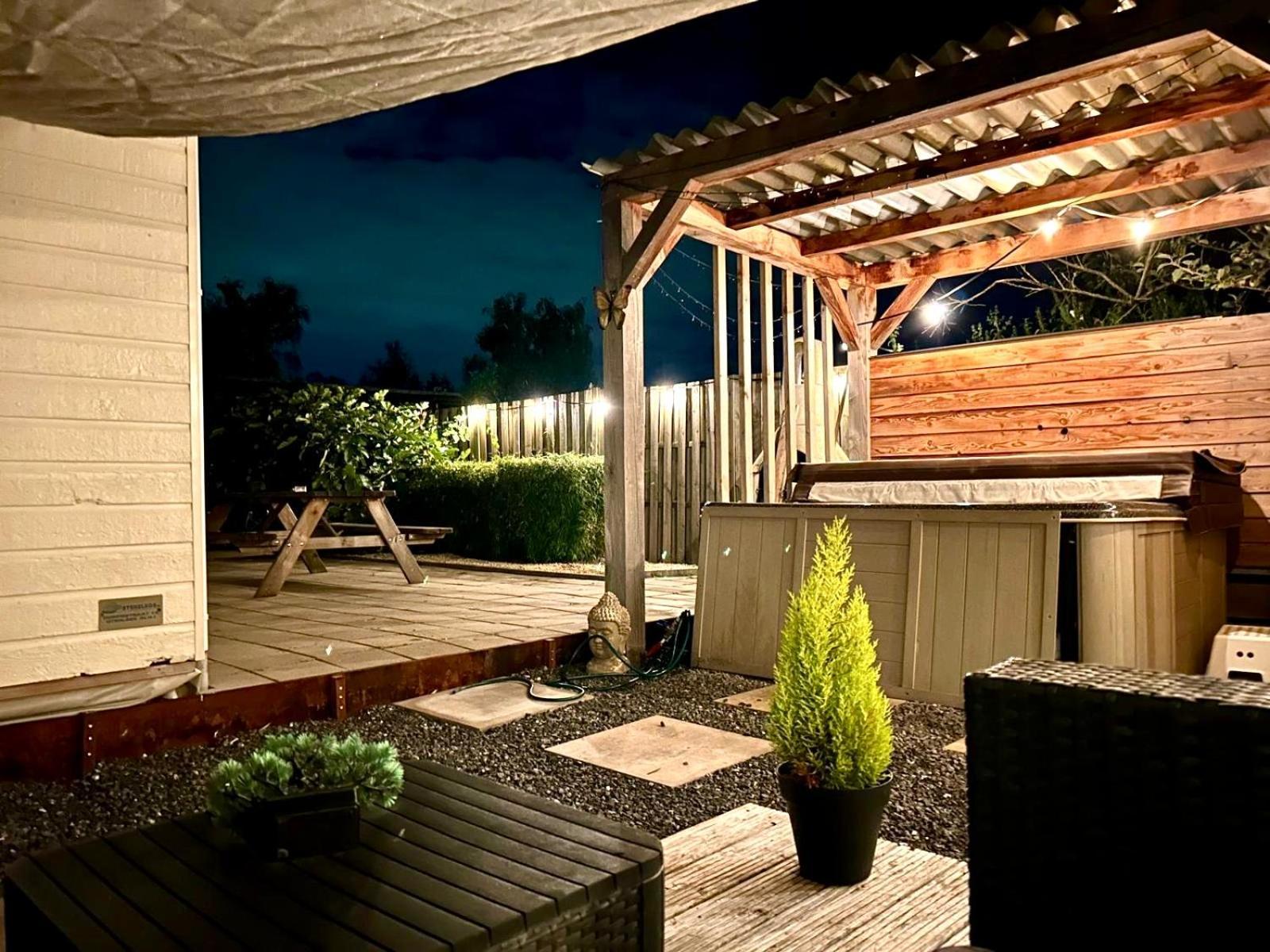 Wellness Bungalow With Jacuzzi &Sauna&Private Garden Near Amsterdam Vijfhuizen Exterior photo
