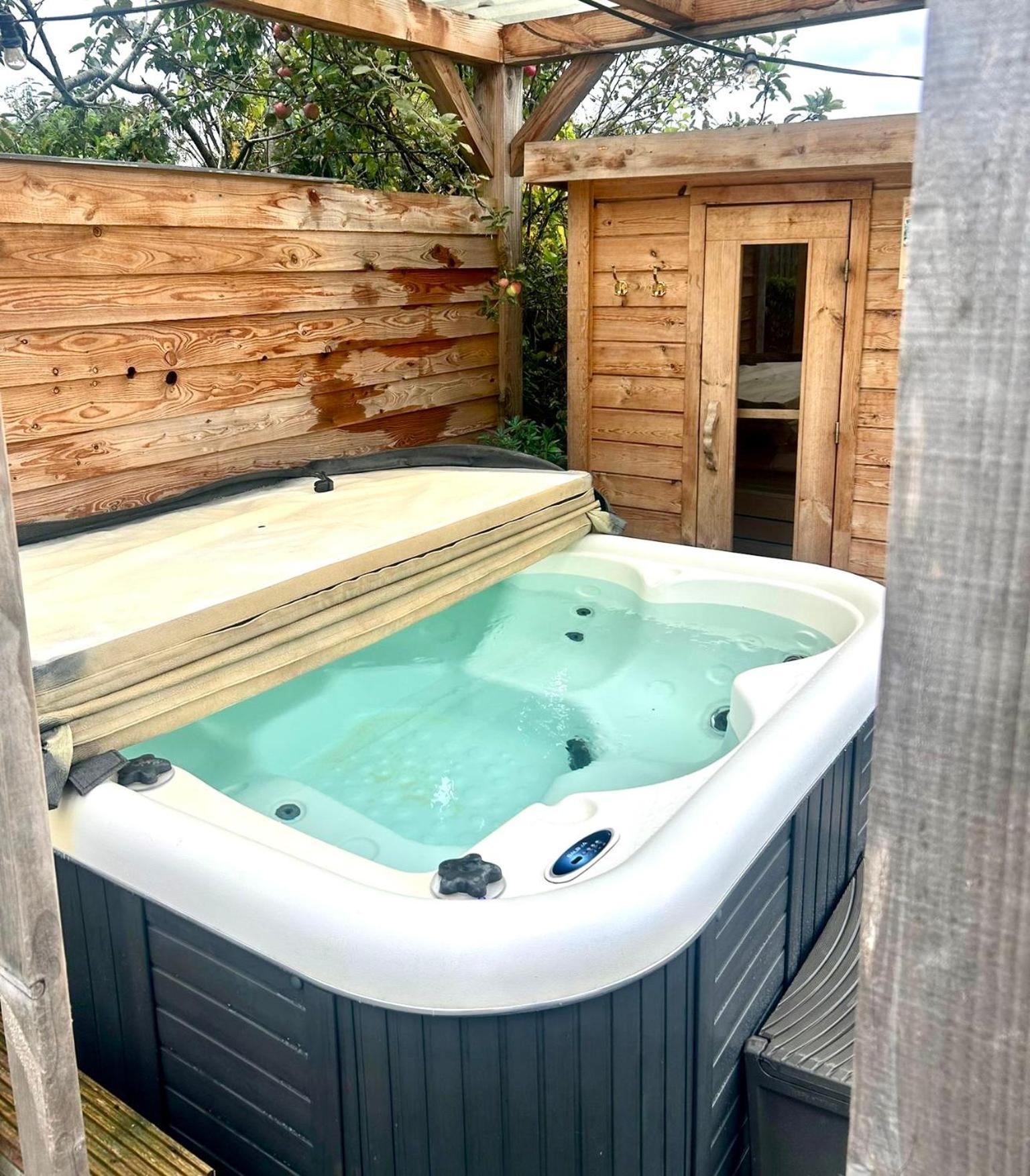 Wellness Bungalow With Jacuzzi &Sauna&Private Garden Near Amsterdam Vijfhuizen Exterior photo